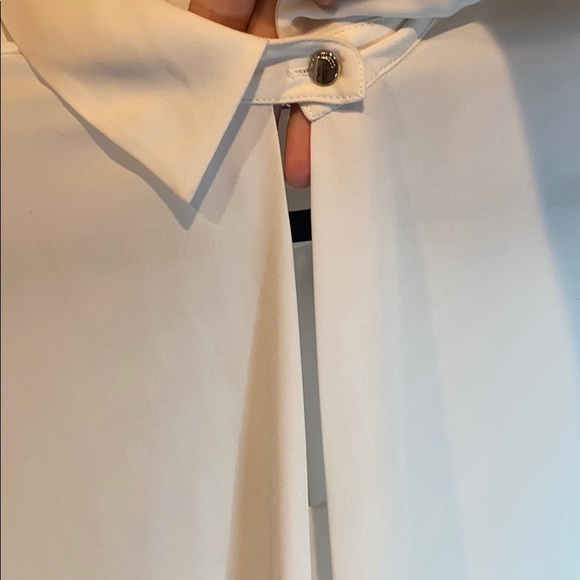 Vince Camuto Keyhole Blouse - Picture 5 of 6